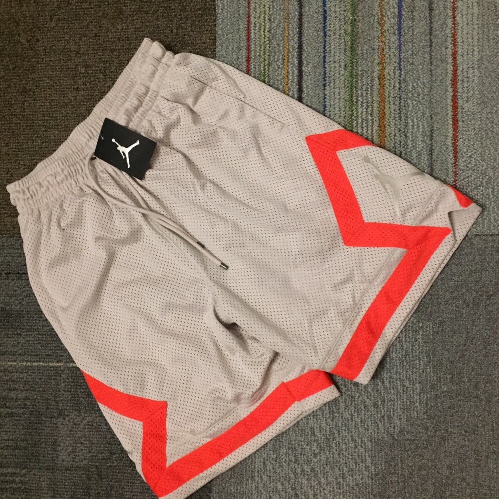 Nike Jordan diamond shorts men’s size small NWT